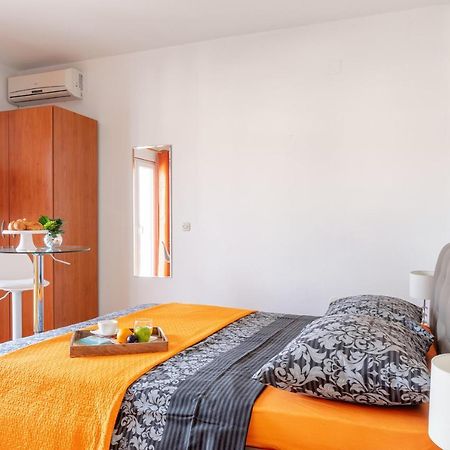 Apartments Dobrila Hvar Town Exterior photo