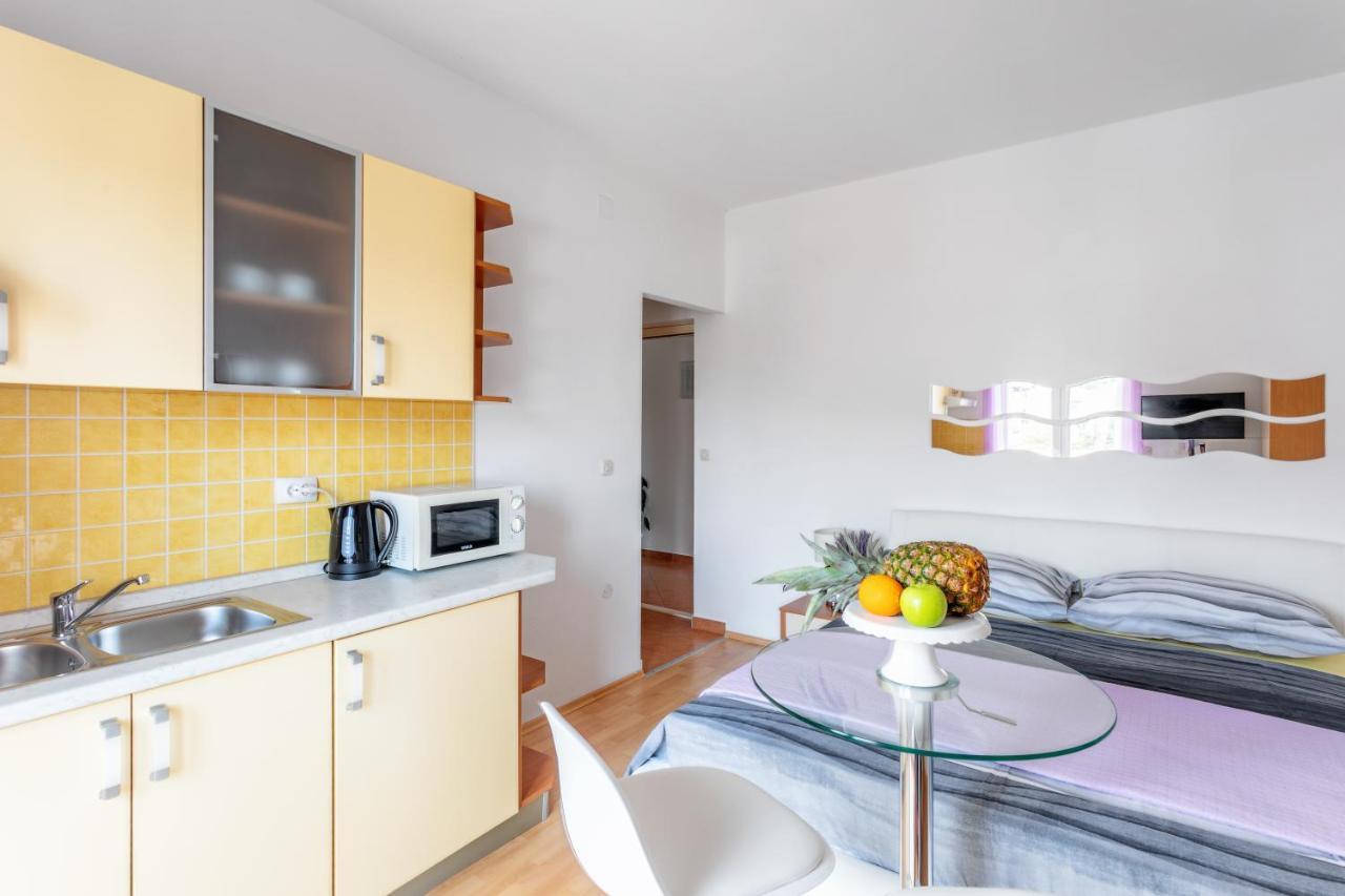 Apartments Dobrila Hvar Town Exterior photo