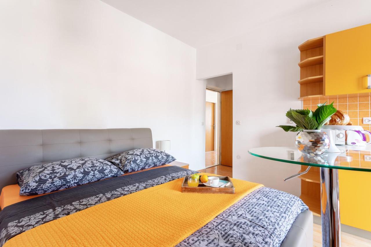 Apartments Dobrila Hvar Town Exterior photo