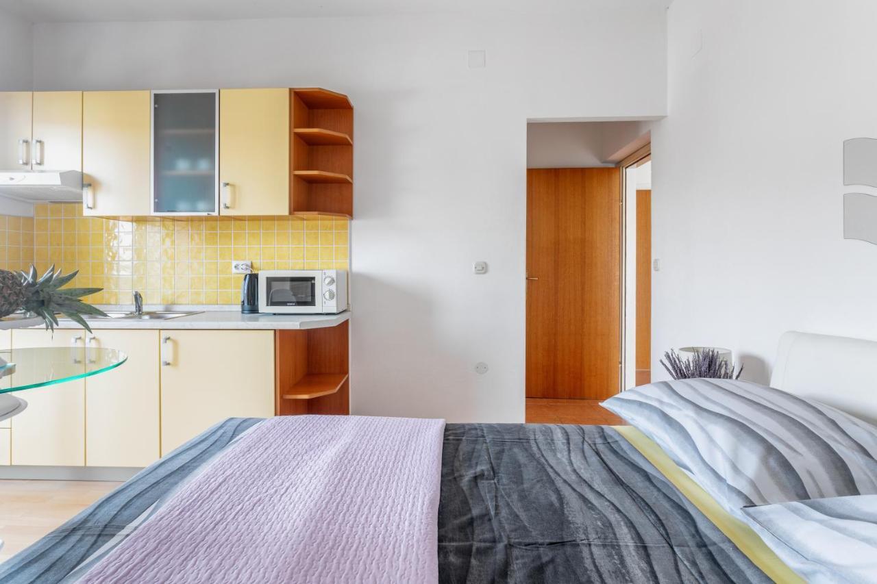 Apartments Dobrila Hvar Town Exterior photo