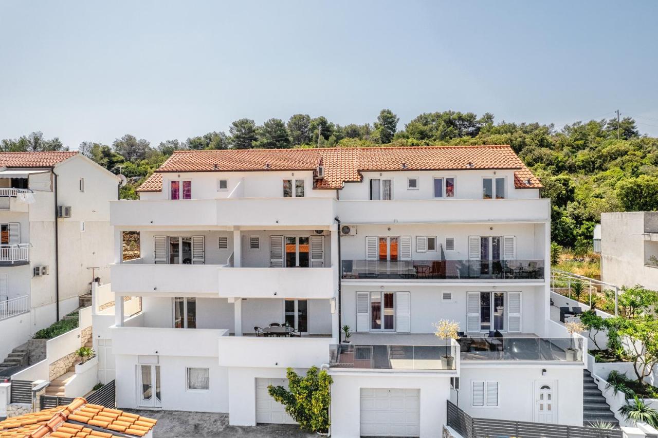 Apartments Dobrila Hvar Town Exterior photo