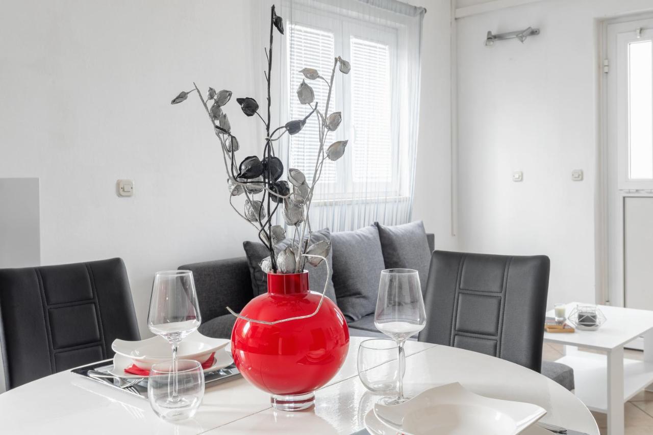 Apartments Dobrila Hvar Town Exterior photo