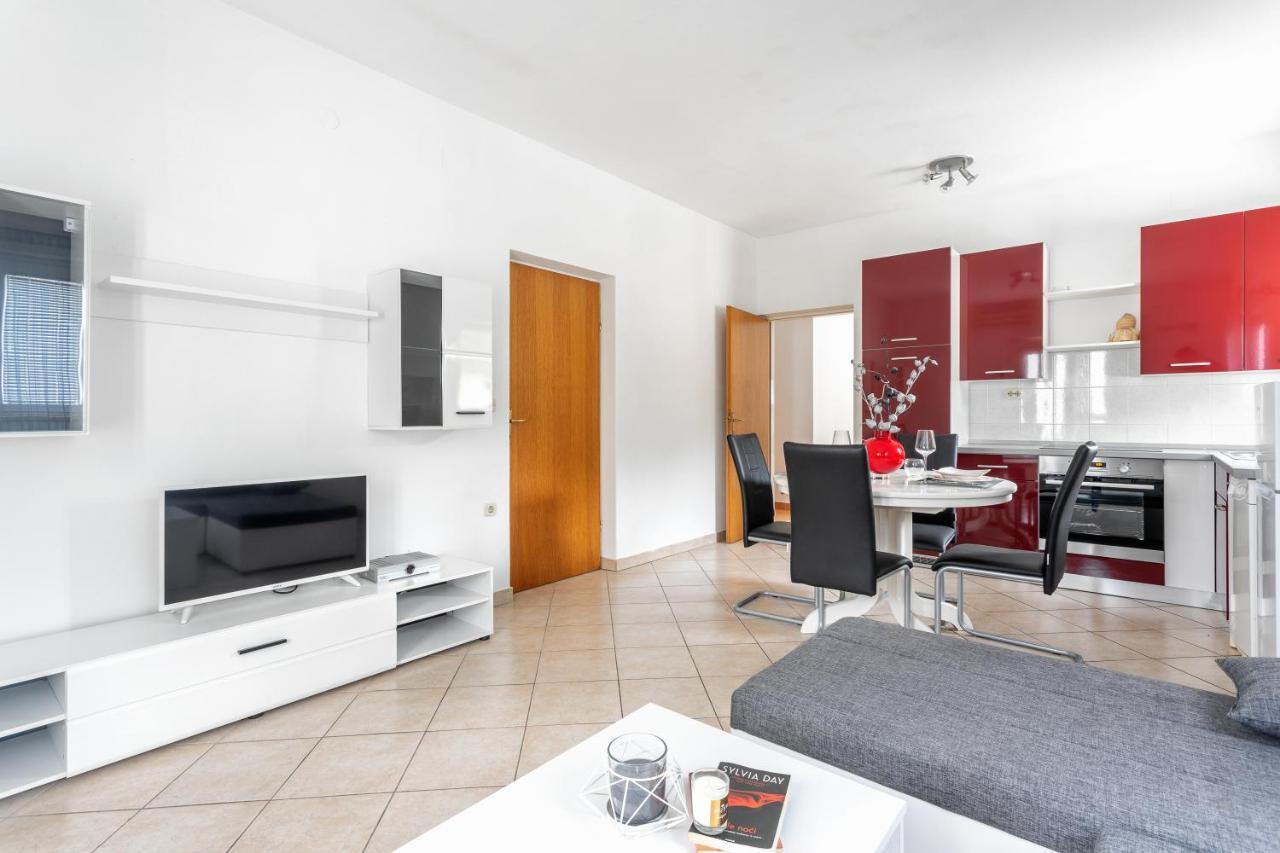 Apartments Dobrila Hvar Town Exterior photo