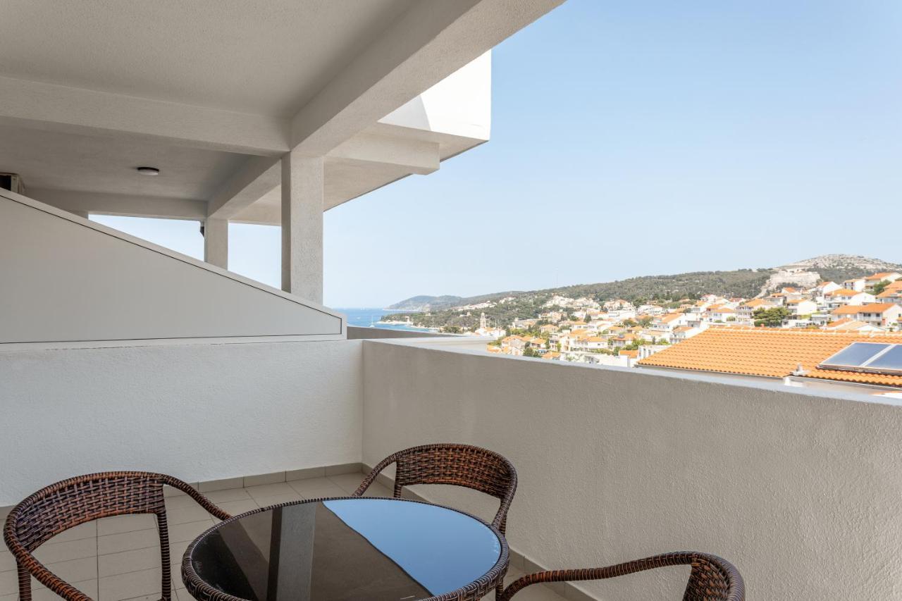Apartments Dobrila Hvar Town Exterior photo
